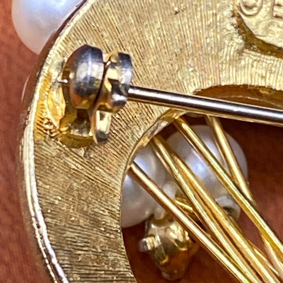 Vintage Expan Signed GoldTone Brooch/Pin Faux Pearls & Rhinestones - Picture 8 of 8